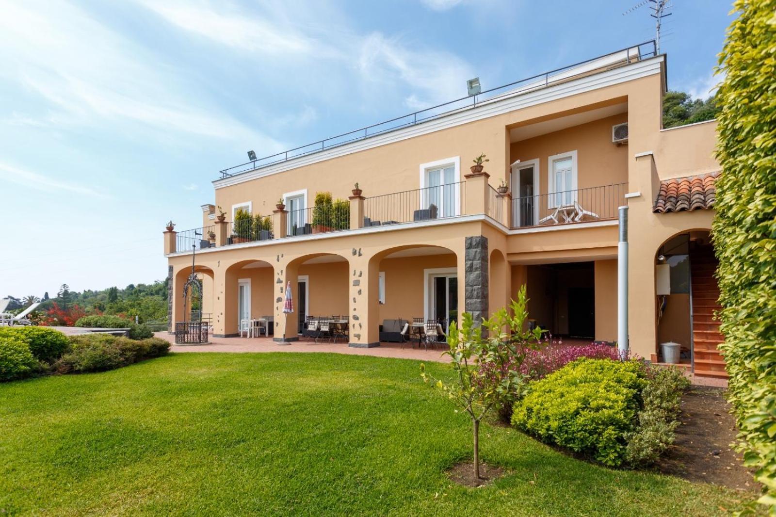 B&B Villa Etelka Aci Castello Esterno foto