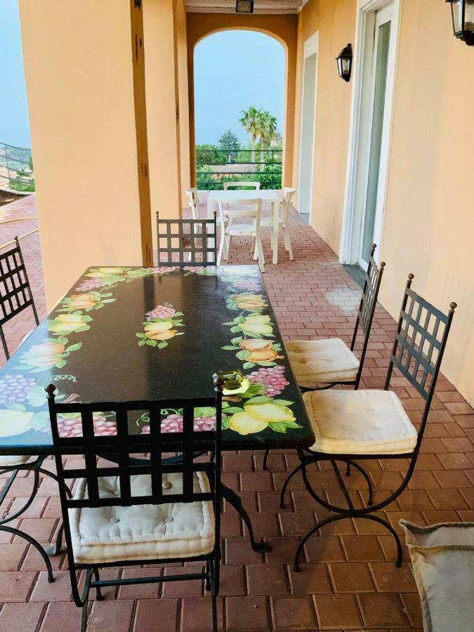 B&B Villa Etelka Aci Castello Esterno foto